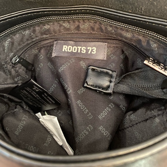 ROOTS Black Purse with Tan Strap - Picture 4 of 6